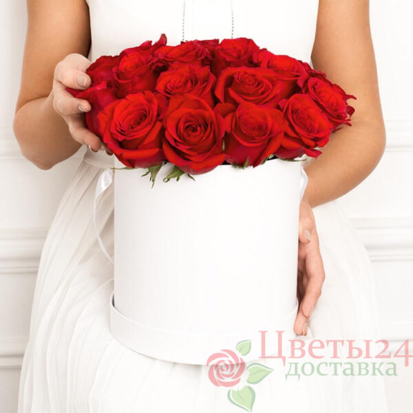 19 эквадорских роз в коробке