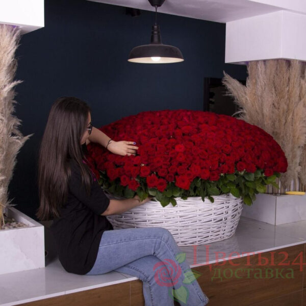 1001 розы в корзине