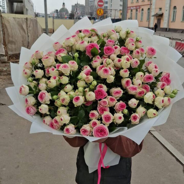 Букет из 51 кустовых пионовидных роз
