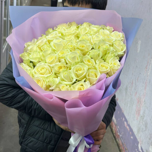 Букет из 29 белых роз