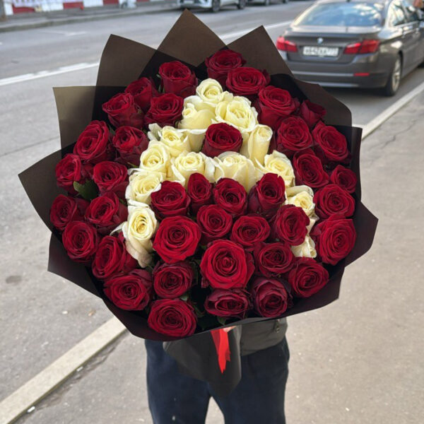 Букет из 51 роз с буквой
